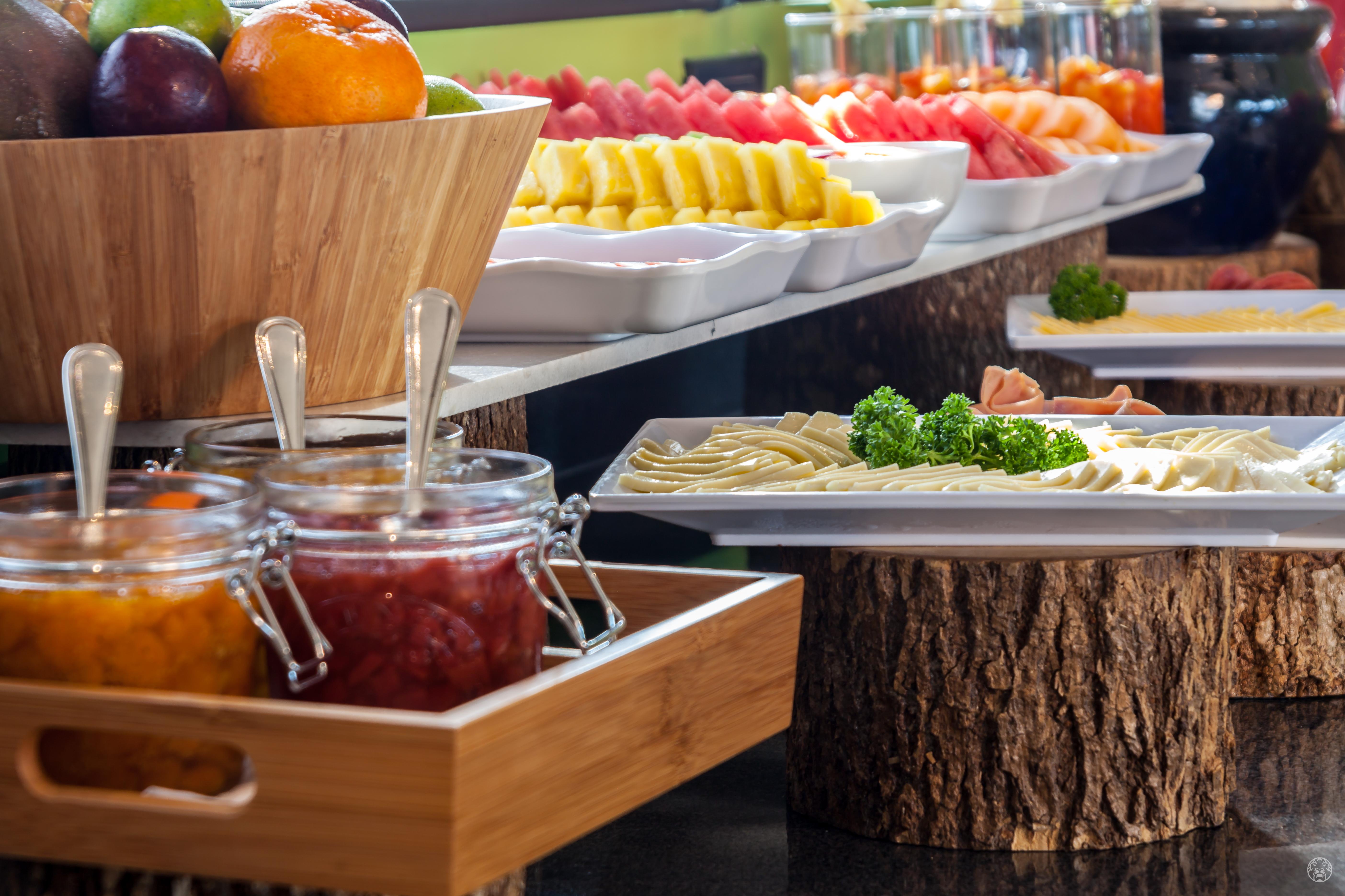 Ghl Collection Barranquilla Hotel מראה חיצוני תמונה A buffet at a hotel
