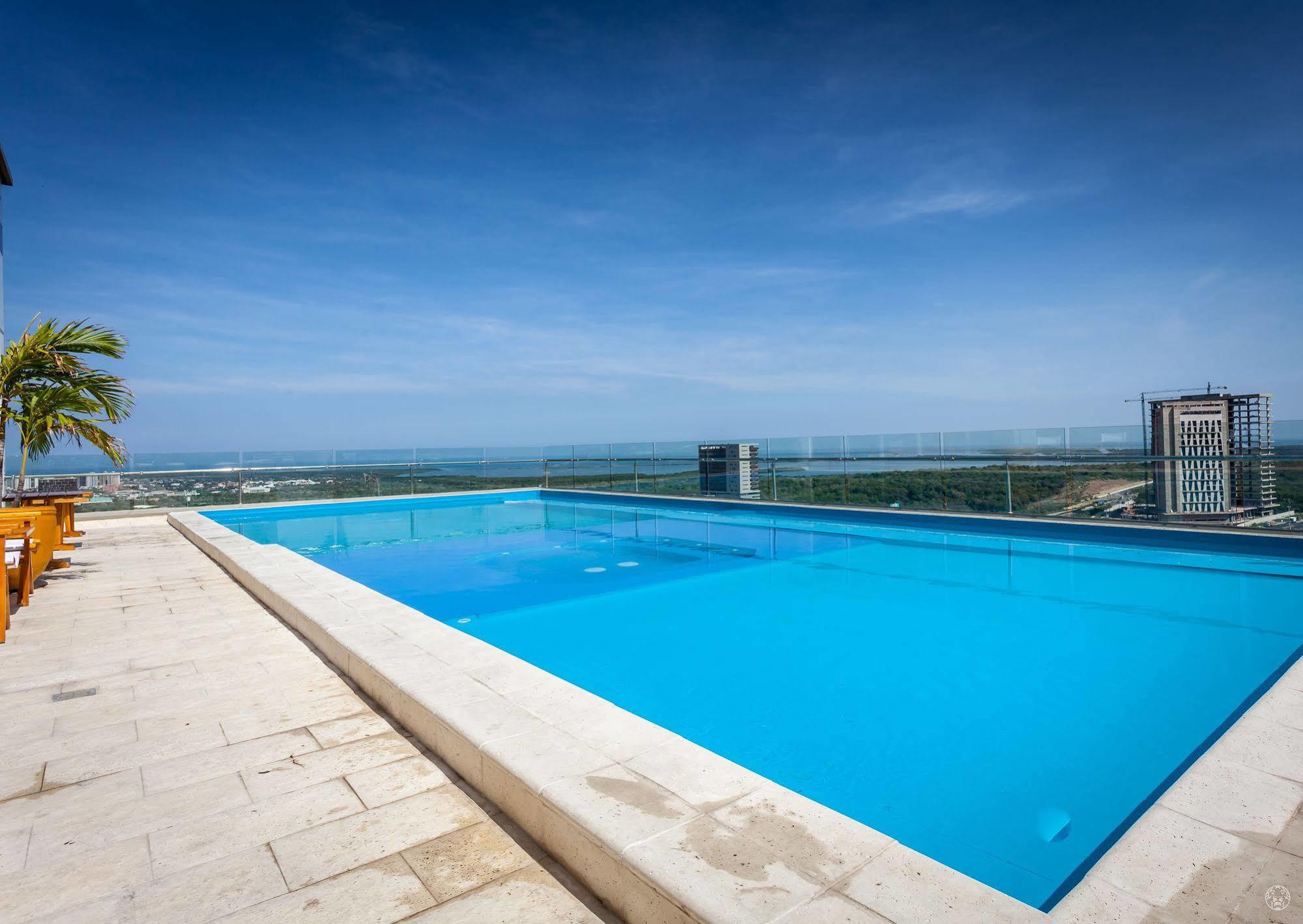 Ghl Collection Barranquilla Hotel מראה חיצוני תמונה Infinity pool at the rooftop of the hotel